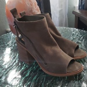Dolce Vita suede heels sz. 8.5